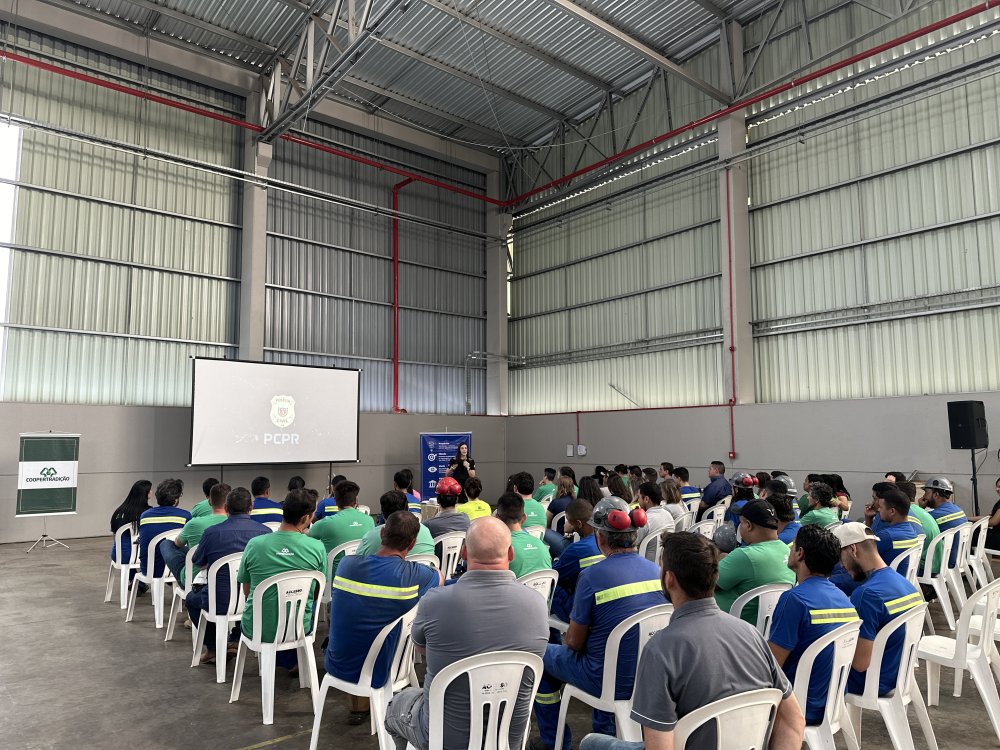 Coopertradi��o promove debate sobre ass�dio no ambiente de trabalho