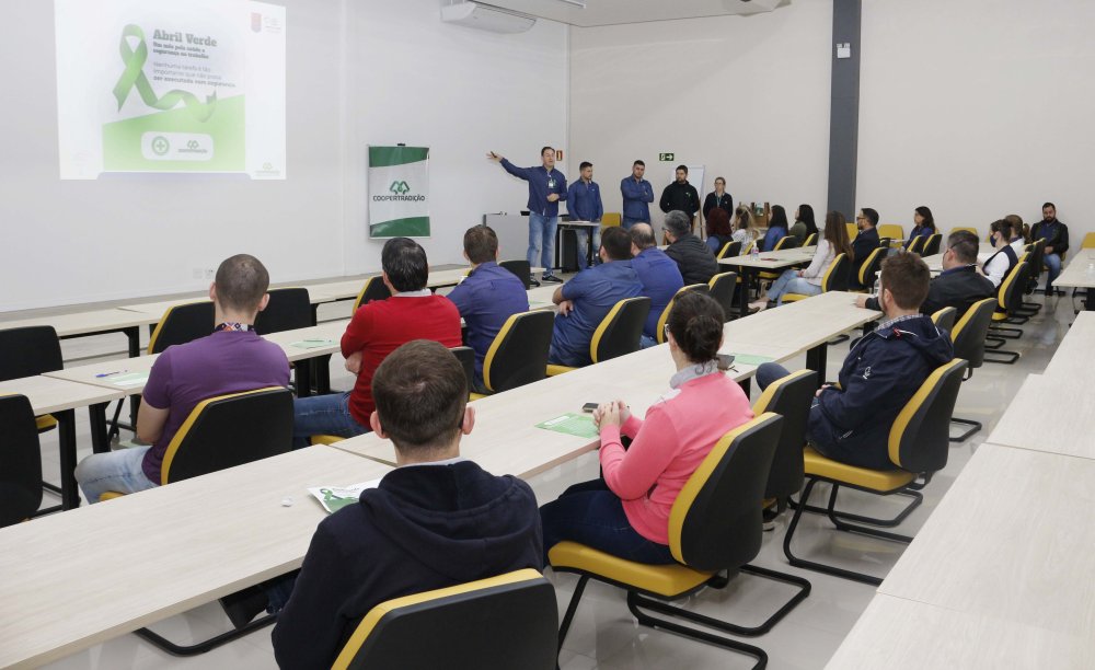 Abril Verde: Coopertradi&ccedil;&atilde;o promove campanha sobre seguran&ccedil;a no trabalho