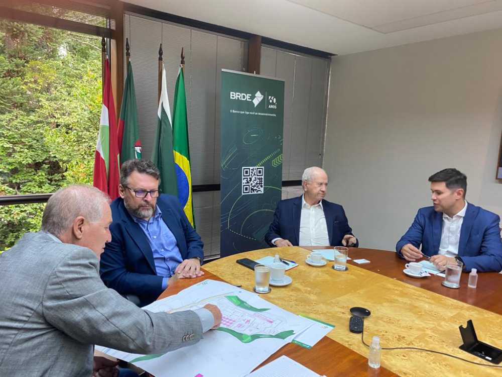 Comitiva da Coopertradi��o visita BRDE e SANEPAR em Curitiba
