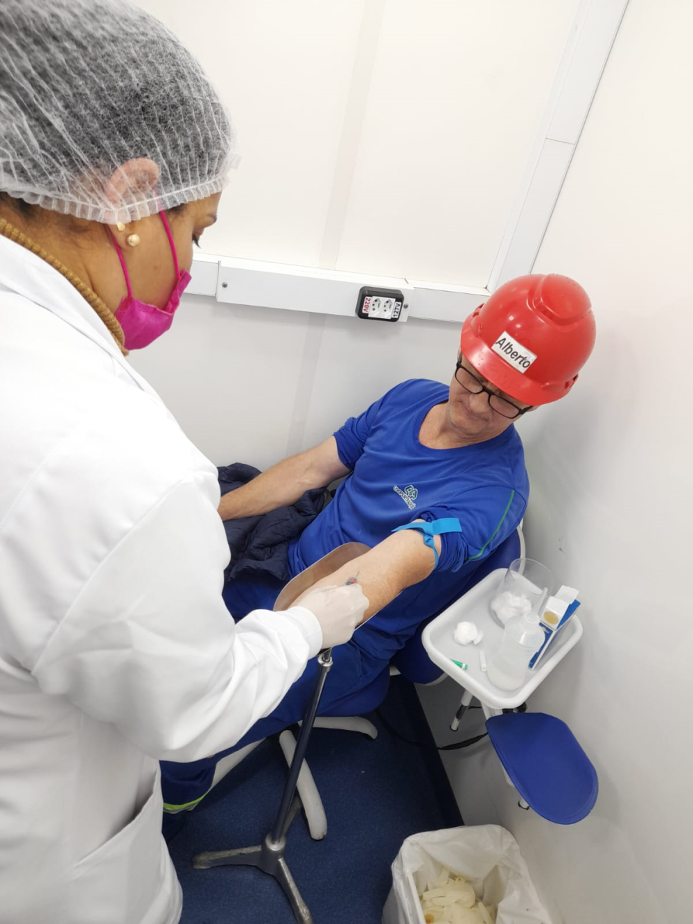 Carreta do Sesi realiza exames em cooperados e colaboradores da Coopertradi��o 